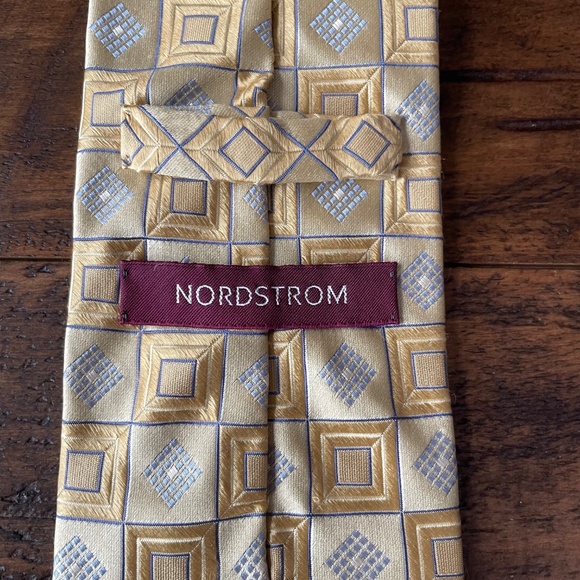 Men’s Gold and Silver Nordstrom Silk Necktie - Picture 4 of 8